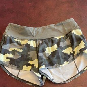 Lulu Speed Up Shorts 2.5" size 4